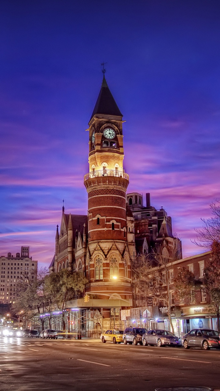 Braunes Betongebäude in Der Nacht. Wallpaper in 720x1280 Resolution