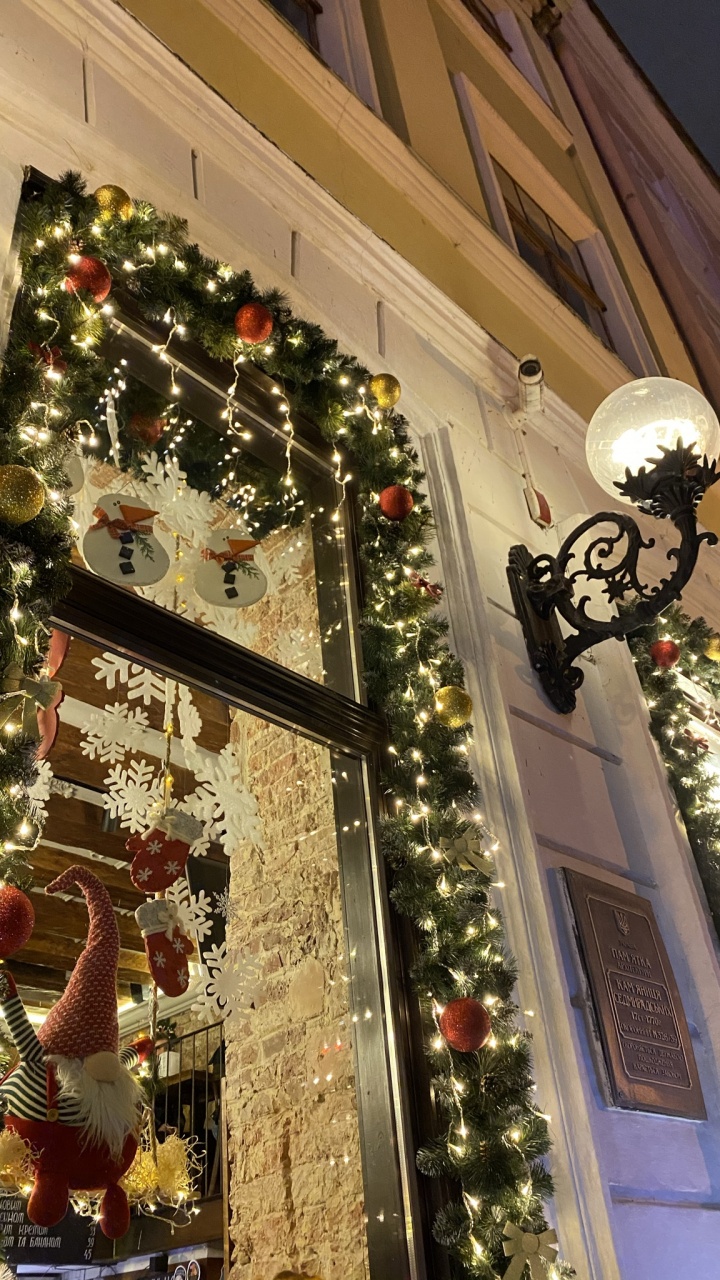 Weihnachten, Weihnachtsbaum, Weihnachtsdekoration, Architektur, Fassade. Wallpaper in 720x1280 Resolution