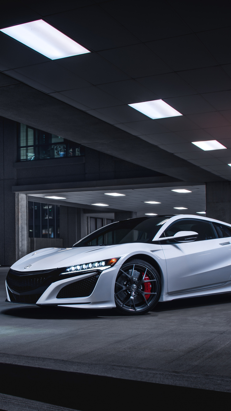 Porsche 911 Blanco Estacionado en un Estacionamiento. Wallpaper in 750x1334 Resolution