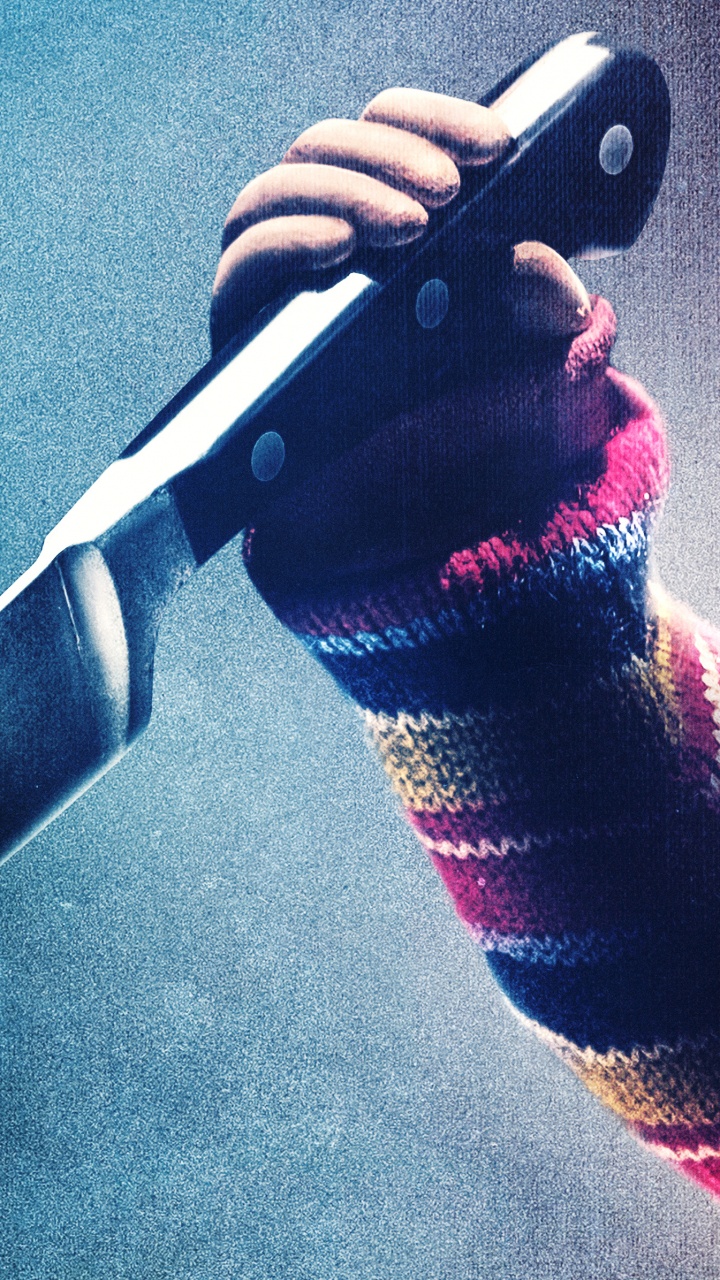Person Holding Black Handled Knife. Wallpaper in 720x1280 Resolution