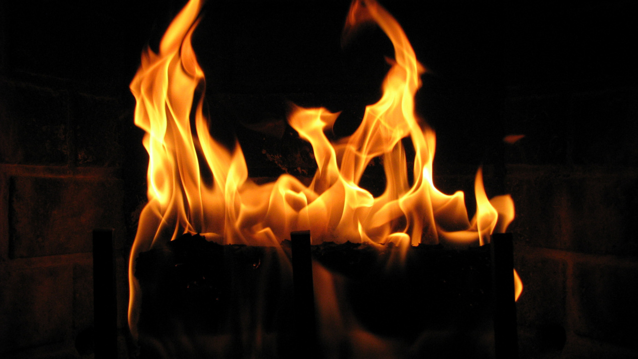 Fuego en Medio de la Carretera. Wallpaper in 1280x720 Resolution