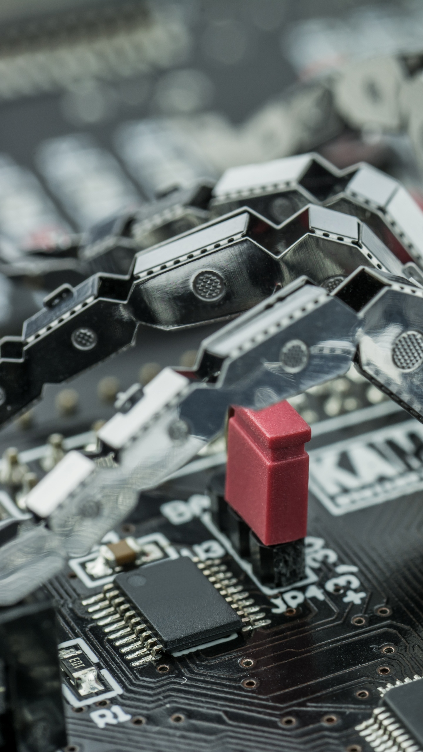 Herramienta de Metal Plateado y Rojo. Wallpaper in 1440x2560 Resolution