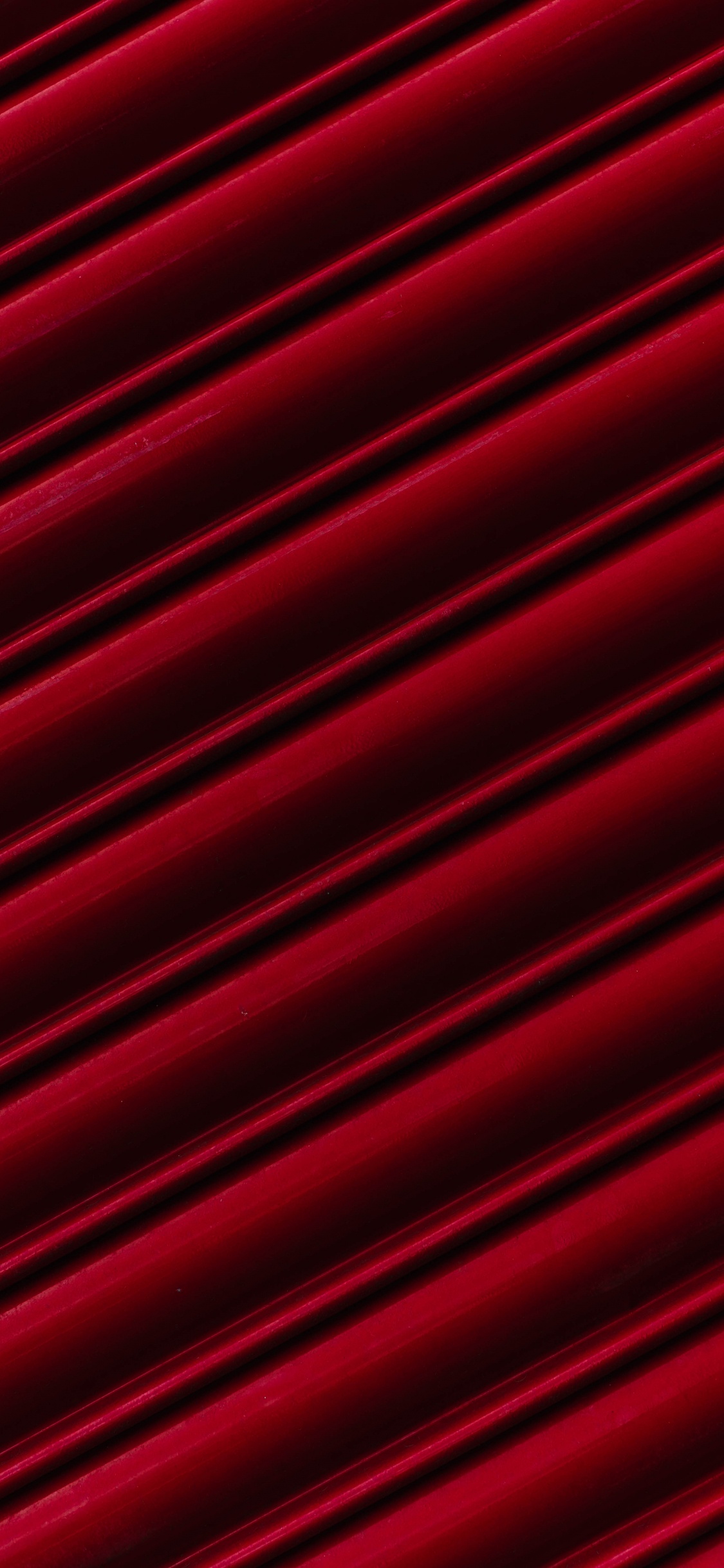 Roter Fenstervorhang in Nahaufnahmen. Wallpaper in 1125x2436 Resolution