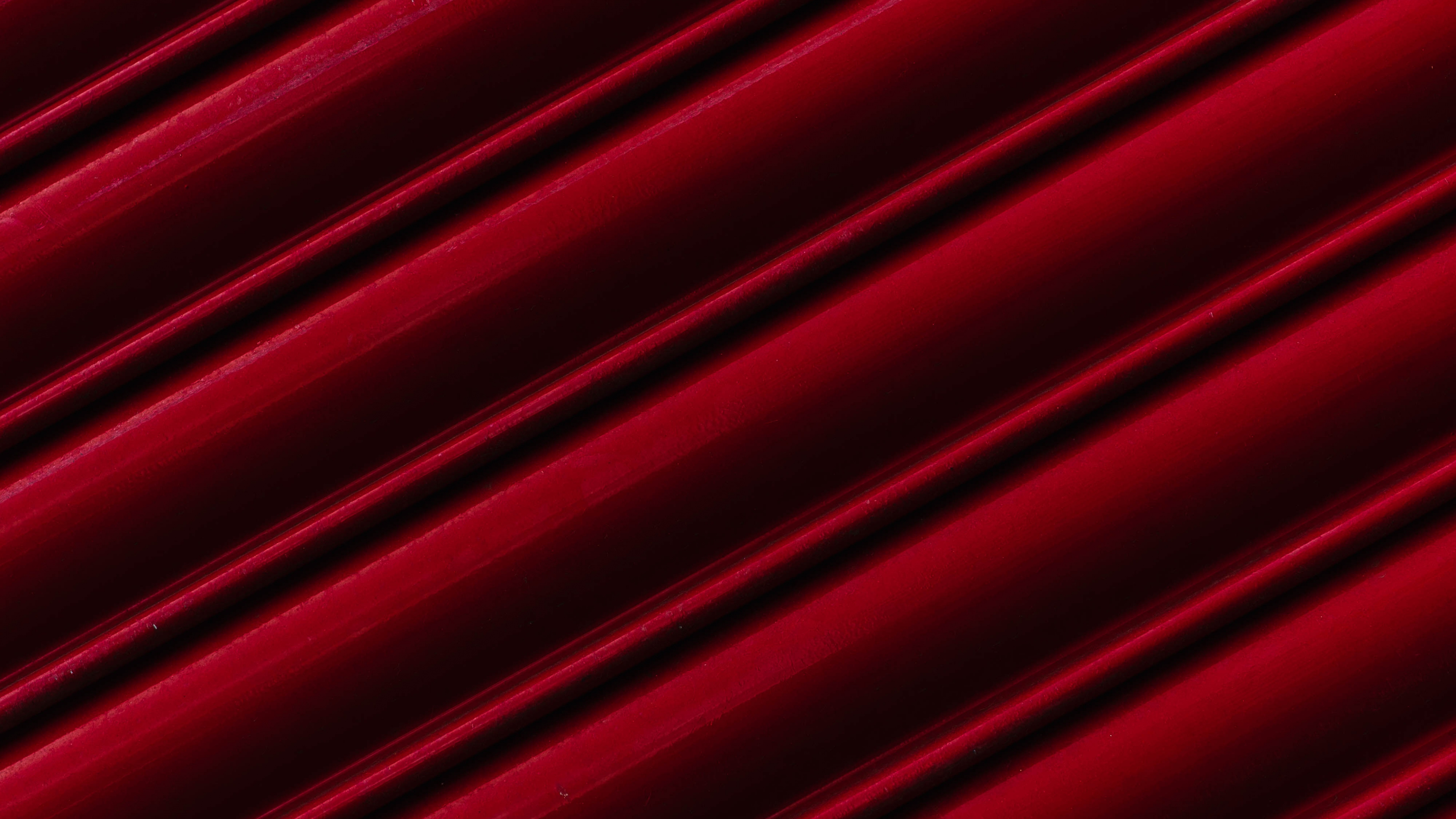 Roter Fenstervorhang in Nahaufnahmen. Wallpaper in 3840x2160 Resolution