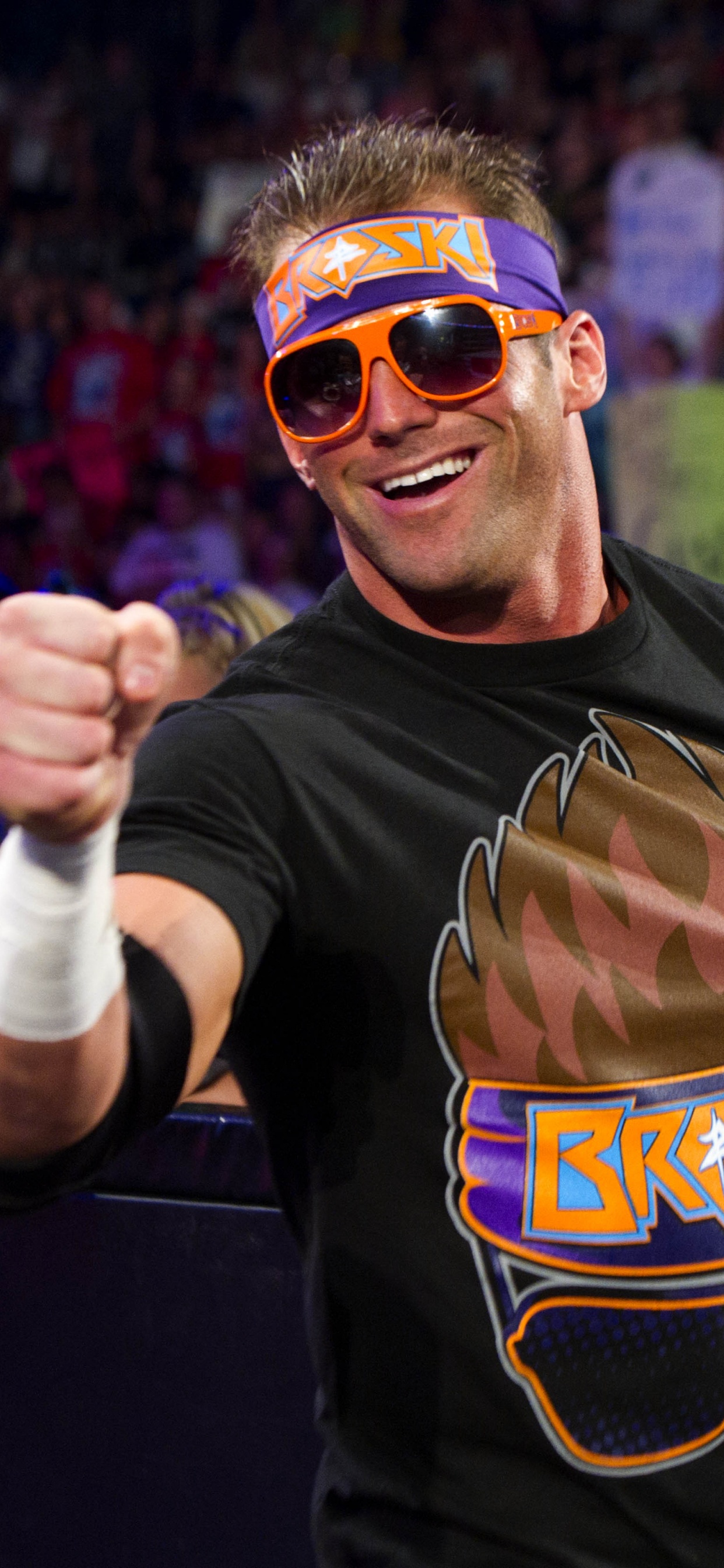 Man in Black Crew Neck T-shirt Wearing Sunglasses. Wallpaper in 1242x2688 Resolution