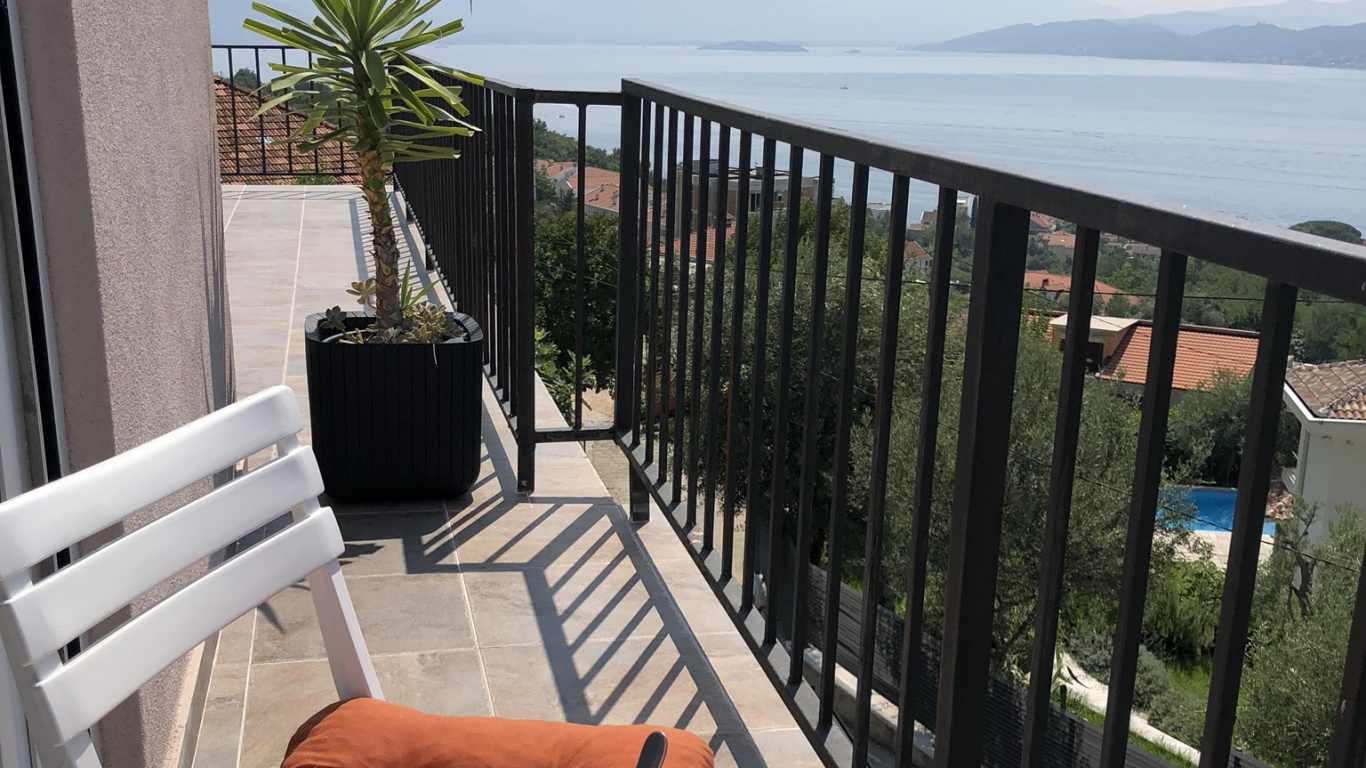 Balkon, Citrullus, Warzenmelone, Peach, Lebensmittel. Wallpaper in 1366x768 Resolution