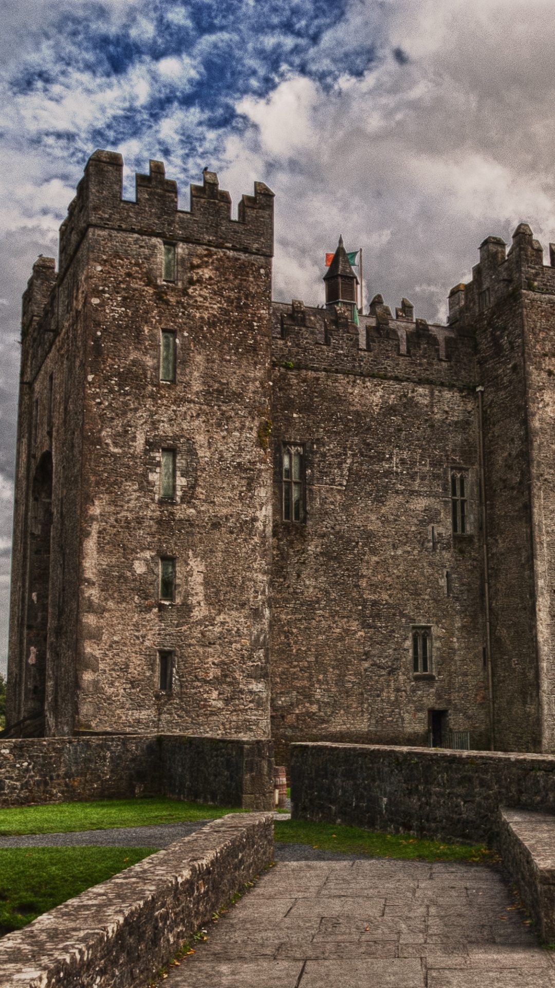 Brown Concrete Castle Under White Clouds During Daytime. Wallpaper in 1080x1920 Resolution