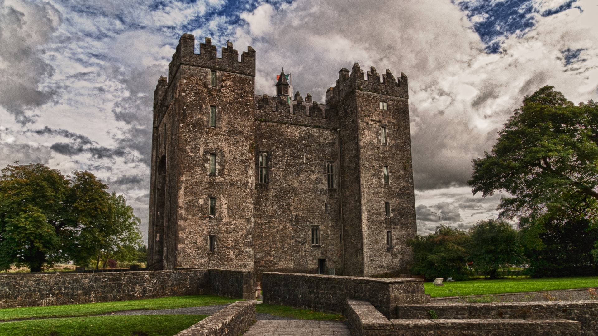 Brown Concrete Castle Under White Clouds During Daytime. Wallpaper in 1920x1080 Resolution