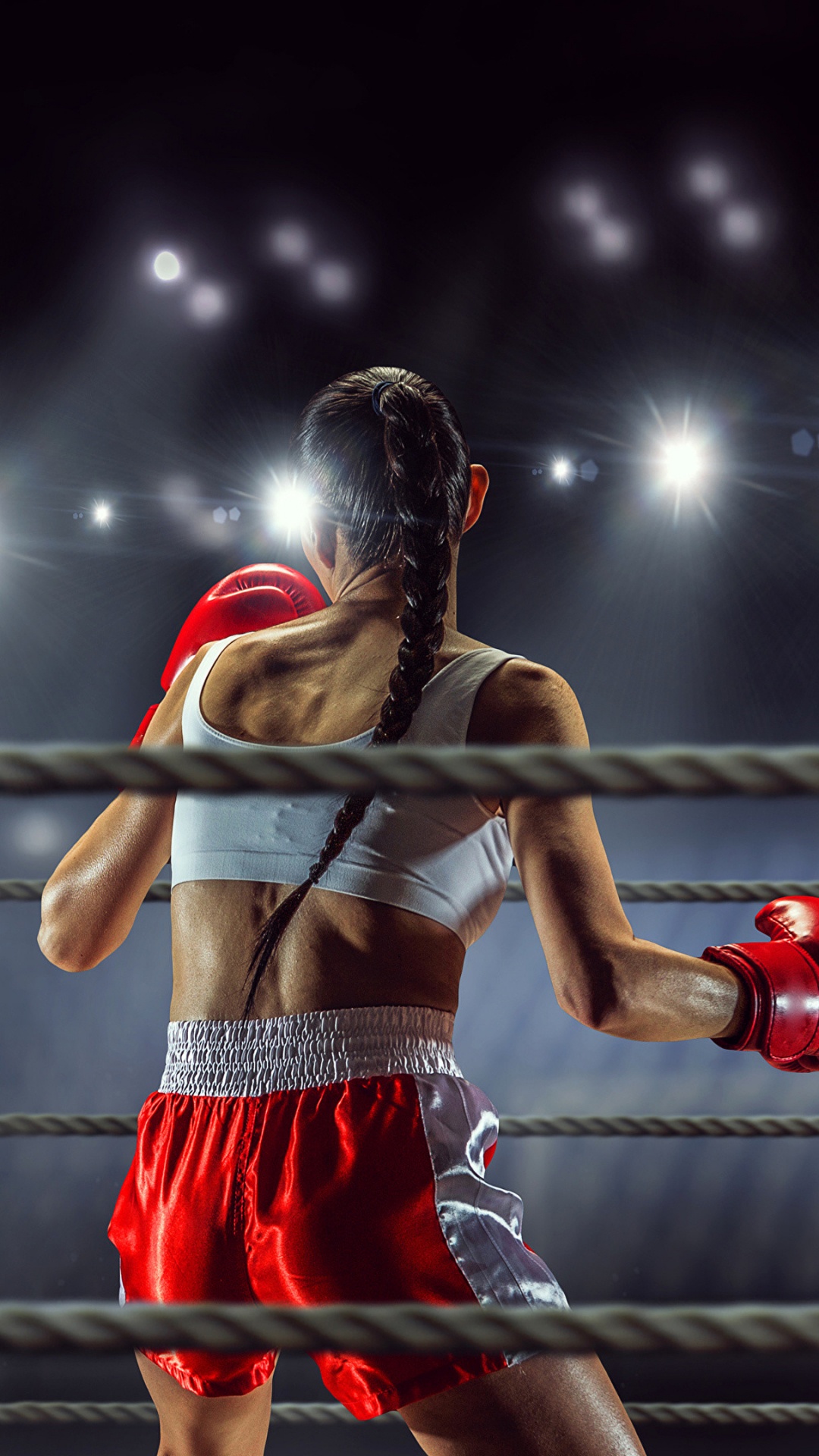 Frau in Rotem Tanktop Und Schwarzen Shorts, Die Auf Schwarzer Metallstange Steht. Wallpaper in 1080x1920 Resolution