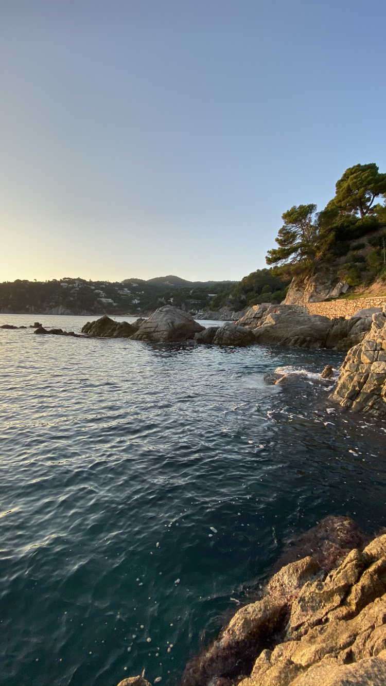 Meer, Küste, Rock, Bank, Gelände. Wallpaper in 750x1334 Resolution