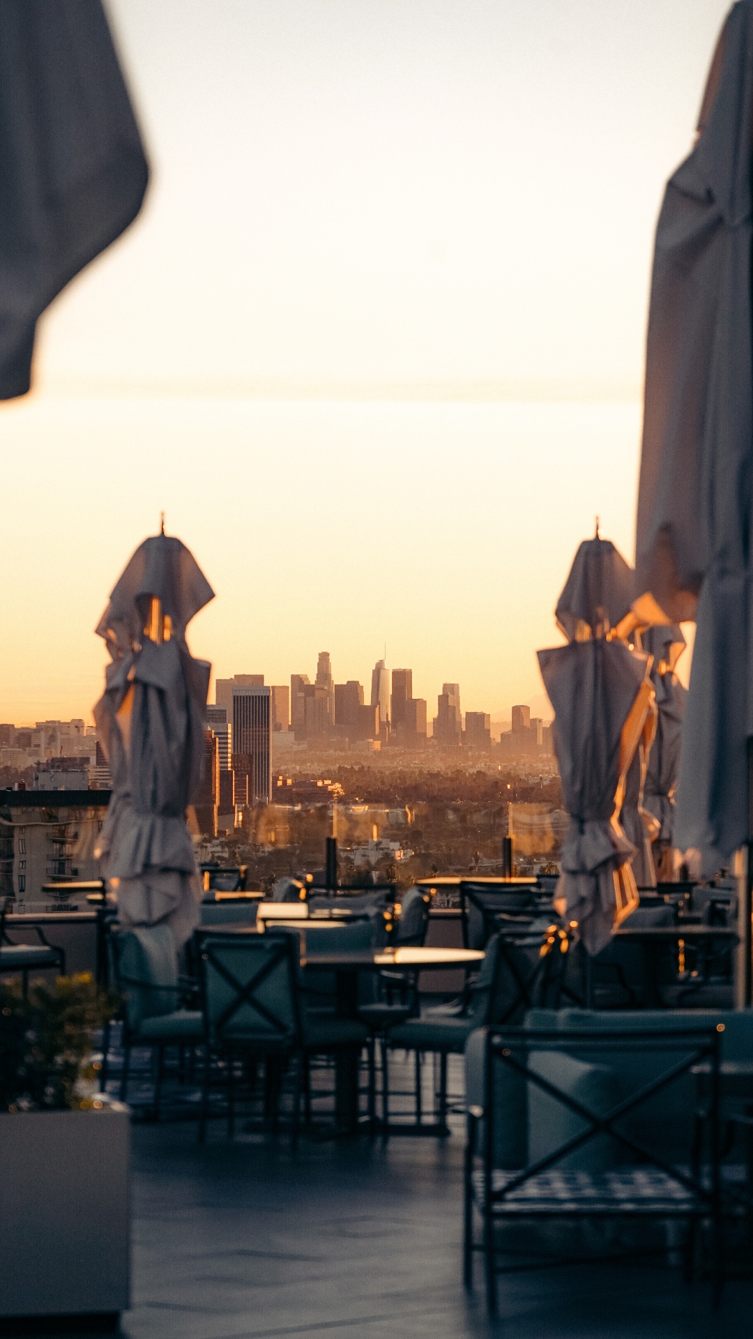 Man in White Robe Statue. Wallpaper in 1080x1920 Resolution
