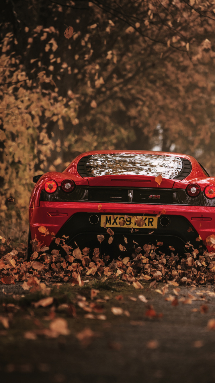 Voiture Rouge Sur Terrain D'herbe Brune Pendant la Journée. Wallpaper in 750x1334 Resolution