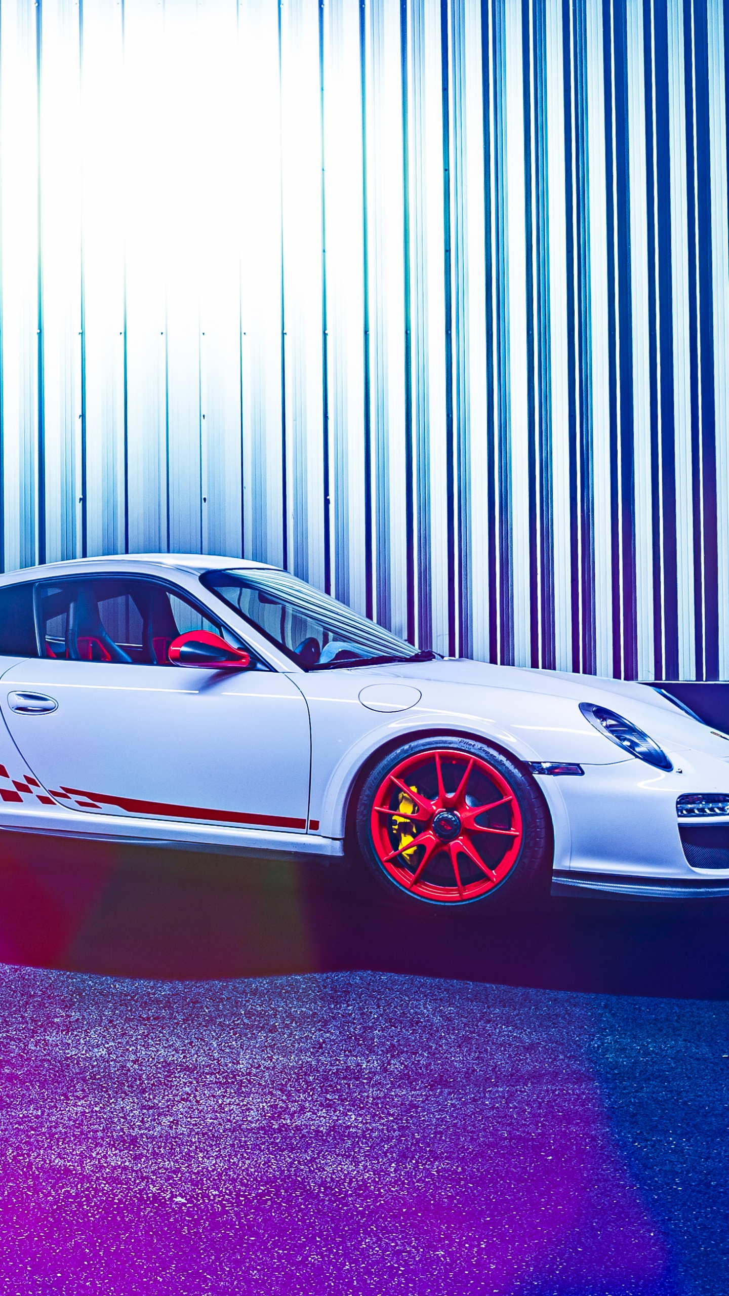 Coupé Rouge Dans un Garage. Wallpaper in 1440x2560 Resolution