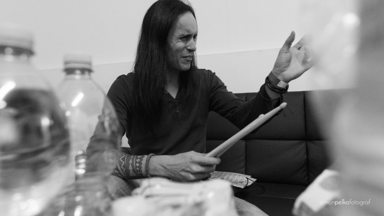 Noir et Blanc, White, Noir, Cheveu, Femme. Wallpaper in 1280x720 Resolution