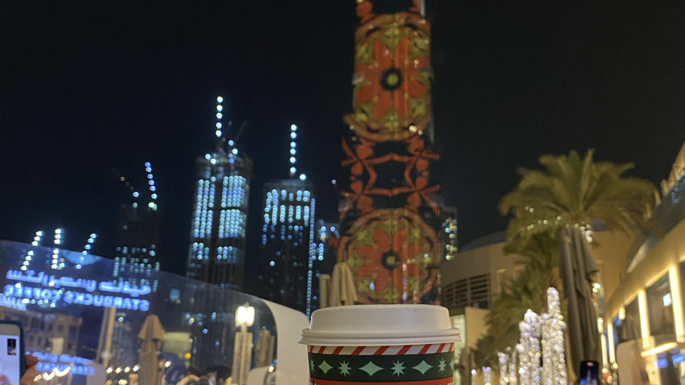 Dubai, Burj Khalifa, Starbucks Logo 2011, Night, Tower. Wallpaper in 1366x768 Resolution