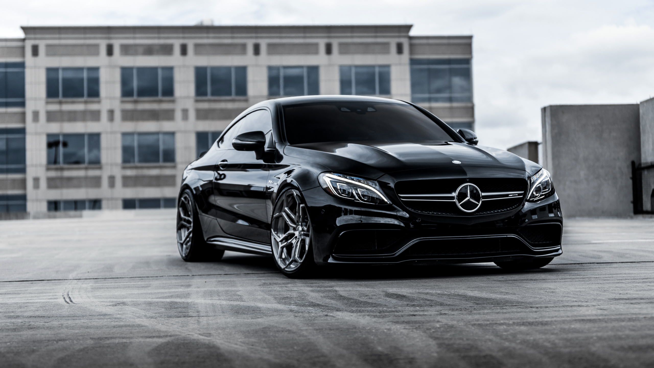 Black Mercedes Benz Coupe in a Room. Wallpaper in 2560x1440 Resolution