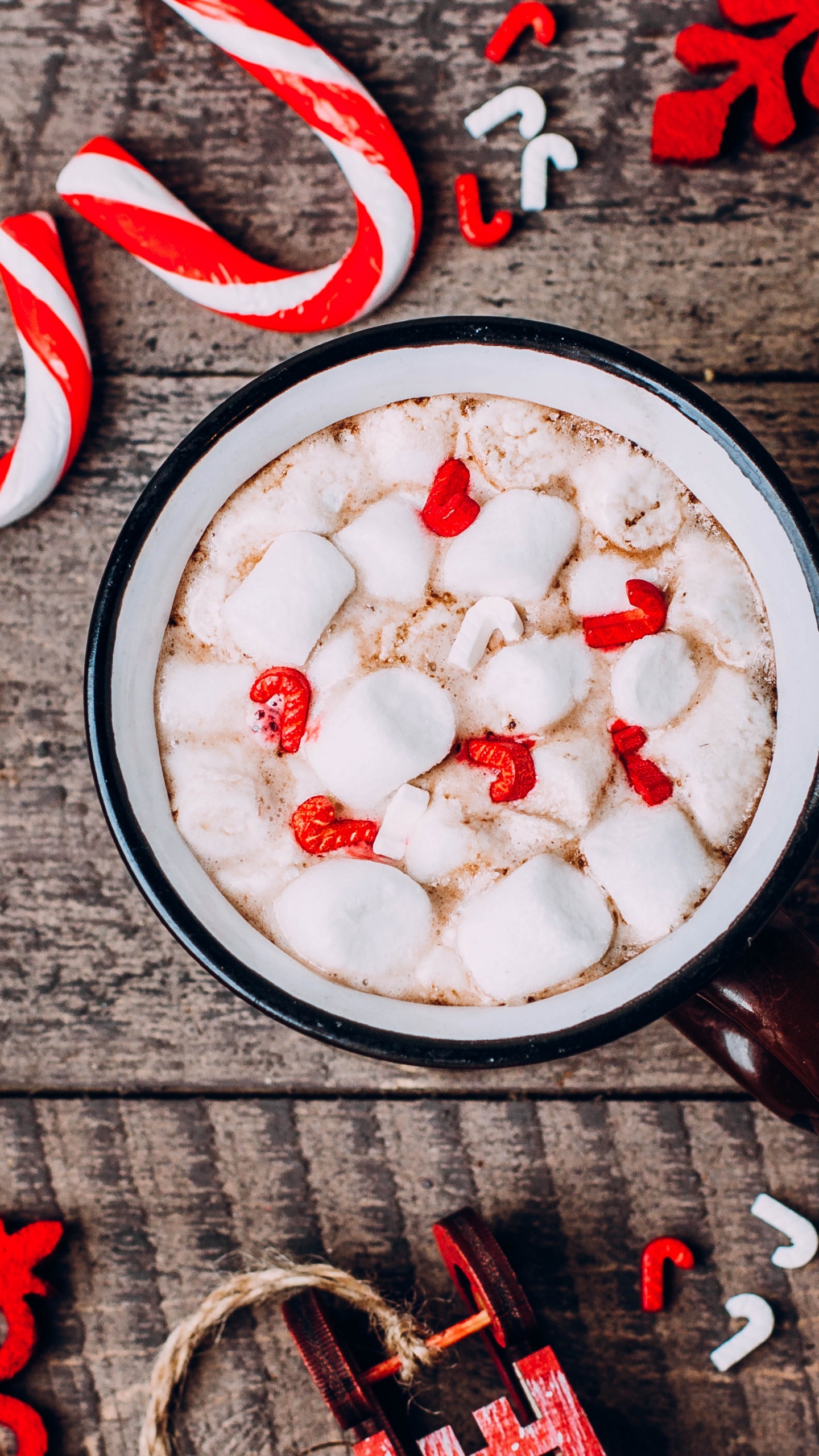 Tasse de Chocolat de Noël, Chocolat Chaud, la Canne de Bonbons, Breakfast, Chocolat Chaud Crémeux. Wallpaper in 1440x2560 Resolution