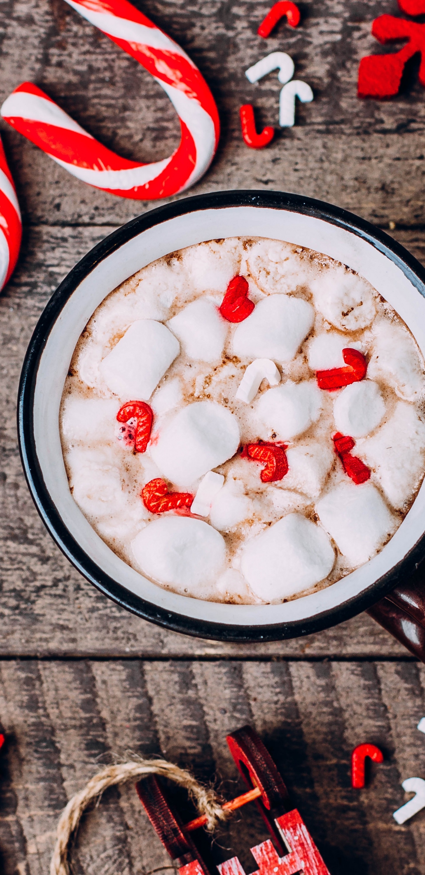 Tasse de Chocolat de Noël, Chocolat Chaud, la Canne de Bonbons, Breakfast, Chocolat Chaud Crémeux. Wallpaper in 1440x2960 Resolution