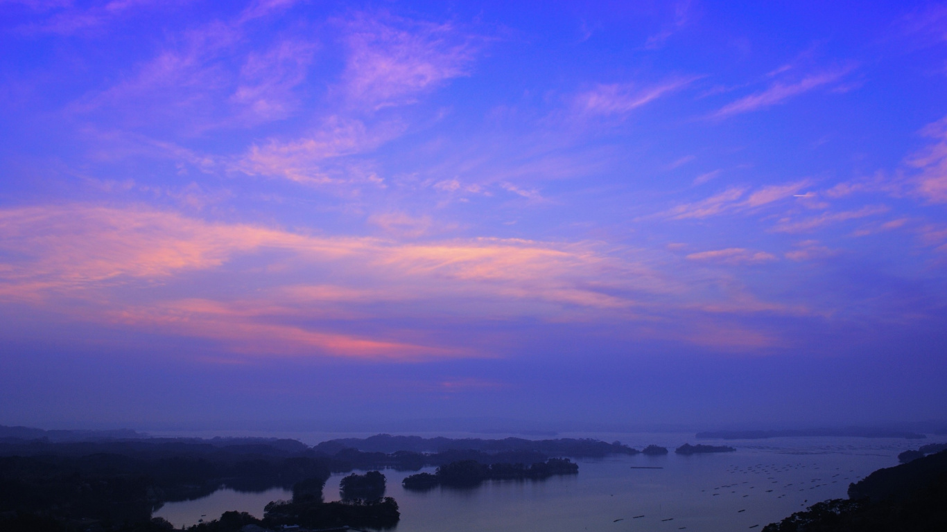 Body of Water Under Cloudy Sky During Sunset. Wallpaper in 1366x768 Resolution
