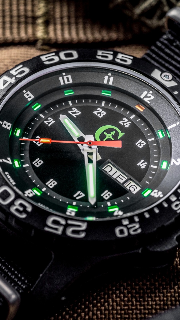 Reloj Digital Redondo Negro y Plateado. Wallpaper in 720x1280 Resolution