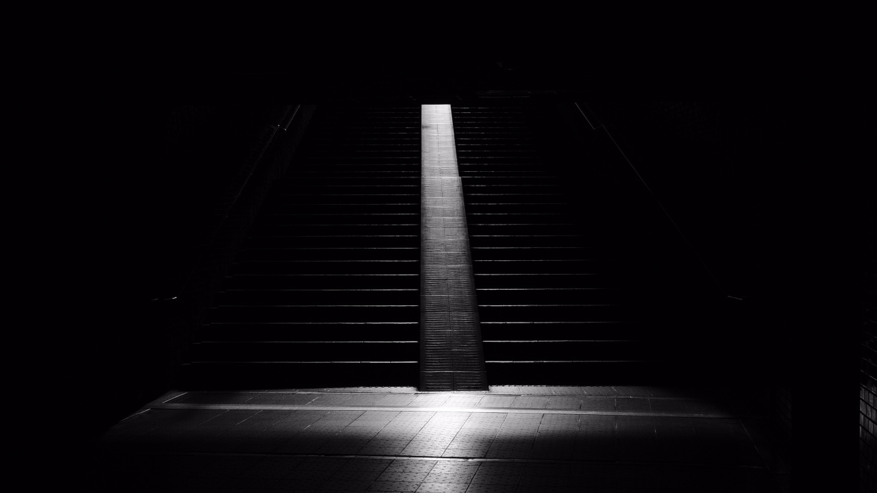 Foto en Escala de Grises de Escaleras Sin Gente. Wallpaper in 1280x720 Resolution