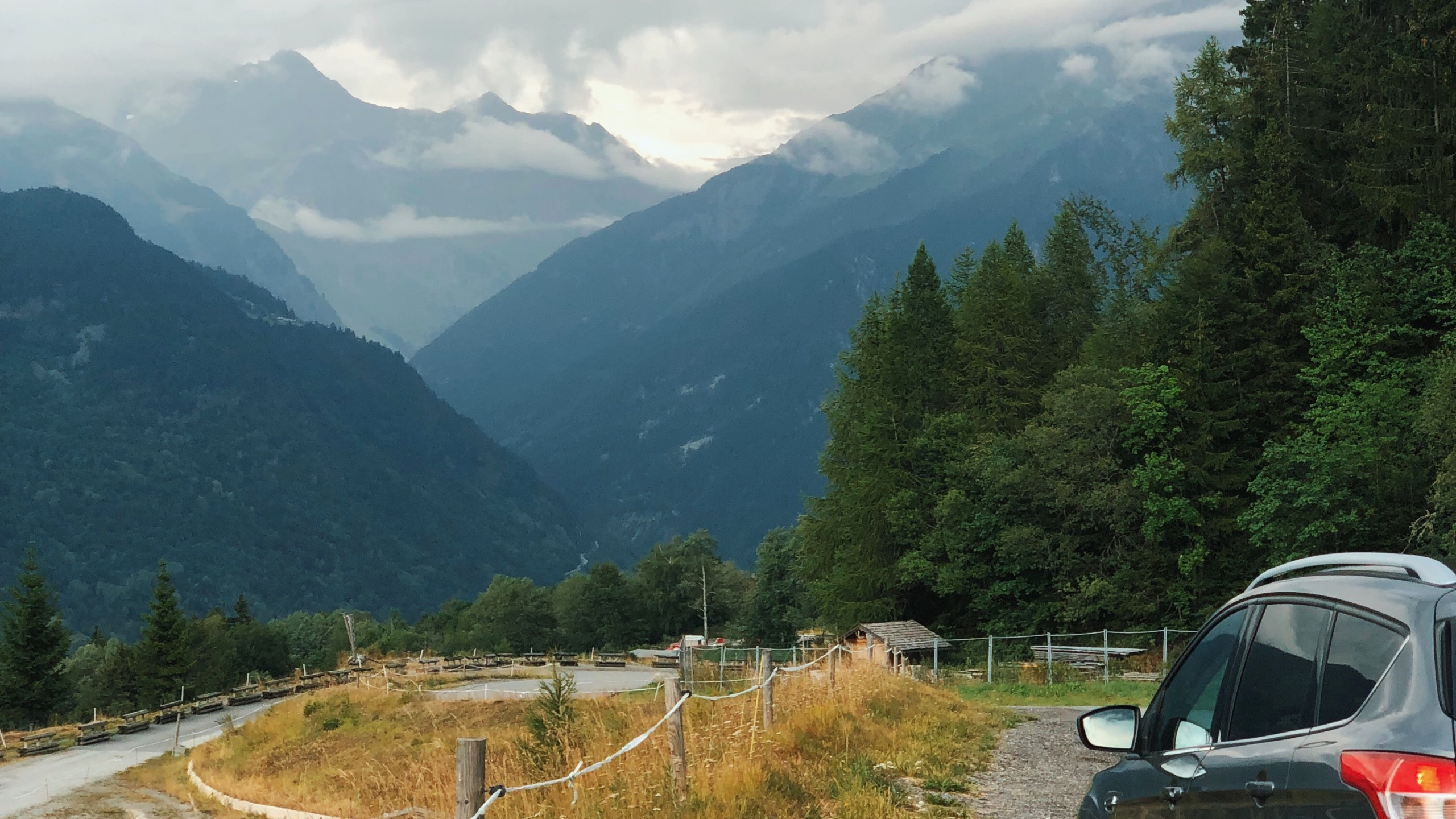 Highland, King, Tire, Wheel, Mountainous Landforms. Wallpaper in 2560x1440 Resolution