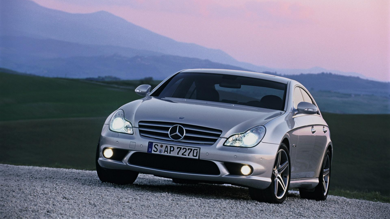 Schwarzer Bmw m 3 Tagsüber Unterwegs. Wallpaper in 1366x768 Resolution