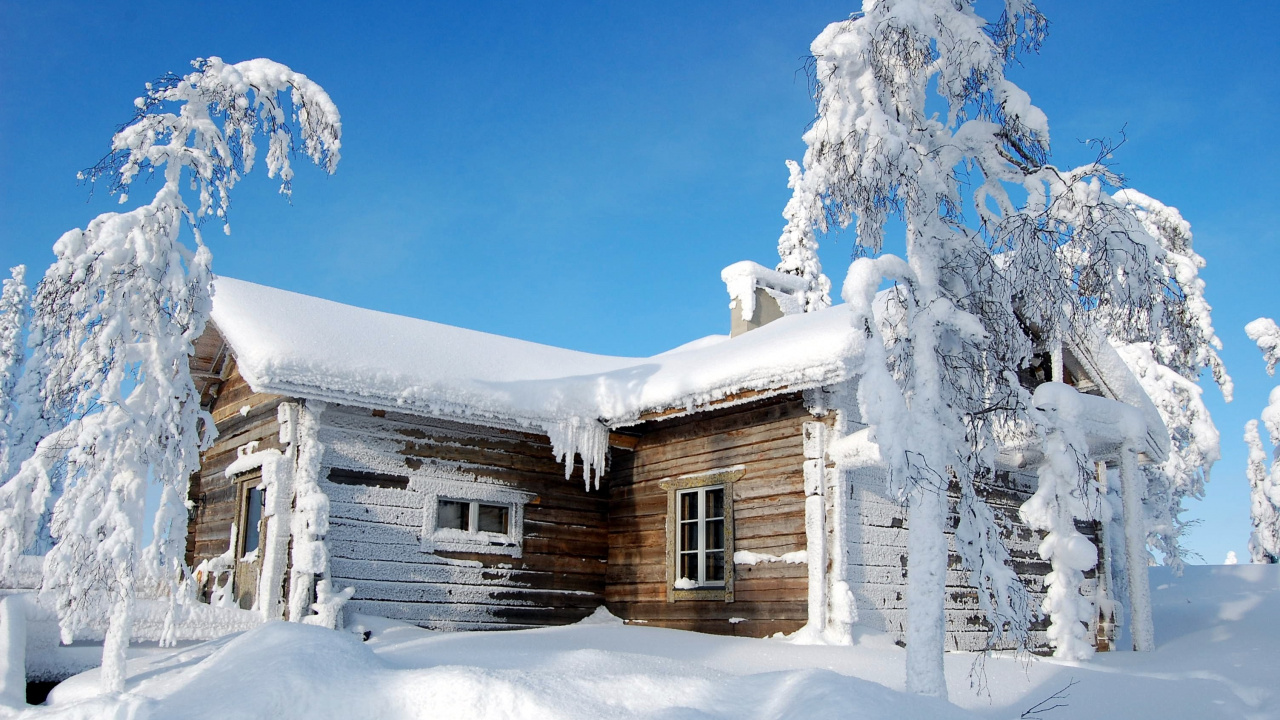 Casa de Madera Marrón Cubierta de Nieve Durante el Día. Wallpaper in 1280x720 Resolution