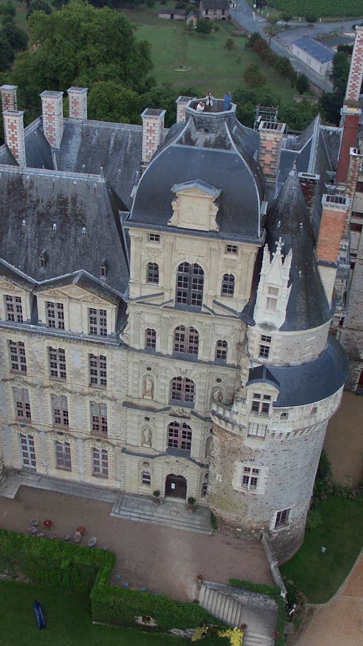 Château en Béton Blanc et Noir. Wallpaper in 720x1280 Resolution