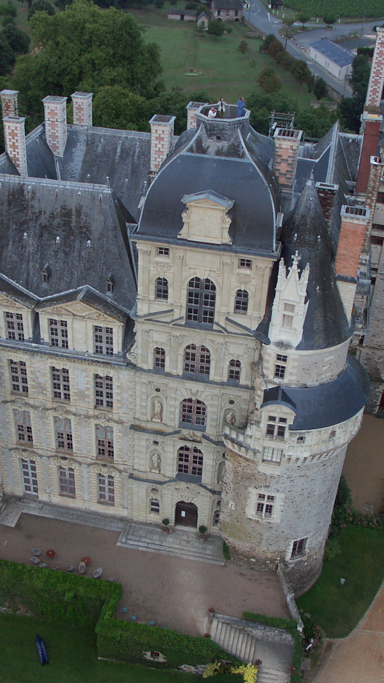 Château en Béton Blanc et Noir. Wallpaper in 750x1334 Resolution