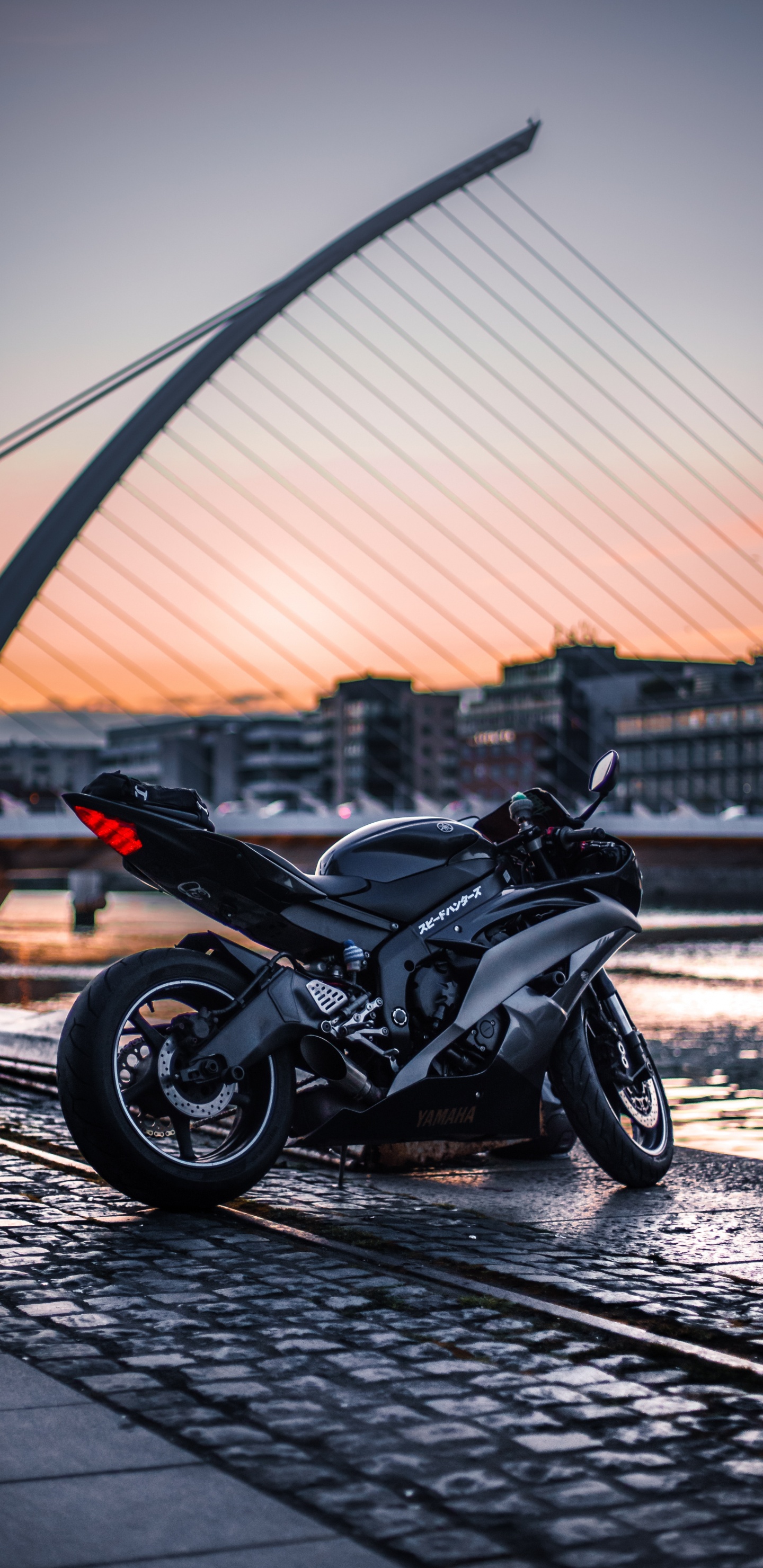 Black Sports Bike Parked on The Side of The Road. Wallpaper in 1440x2960 Resolution