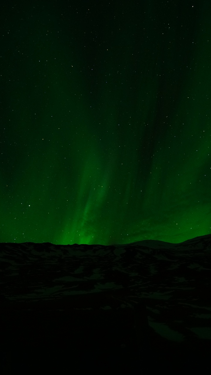Grüne Aurora Borealis Während Der Nacht. Wallpaper in 720x1280 Resolution