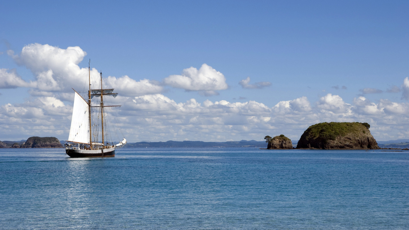 White and Brown Boat on Sea Under Blue Sky During Daytime. Wallpaper in 1366x768 Resolution