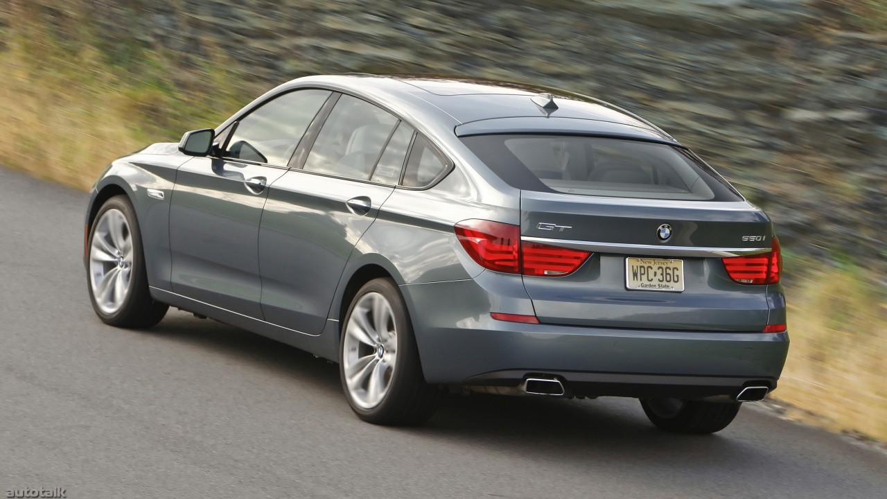 Gray Mercedes Benz c Class on Road During Daytime. Wallpaper in 1280x720 Resolution