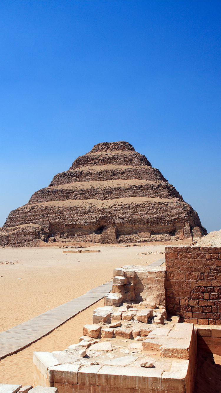 Brown Concrete Building Near Brown Mountain Under Blue Sky During Daytime. Wallpaper in 750x1334 Resolution