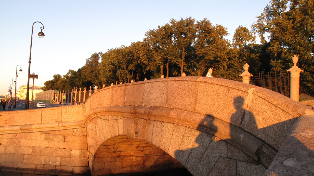 People Walking on Brown Concrete Bridge During Daytime. Wallpaper in 1280x720 Resolution