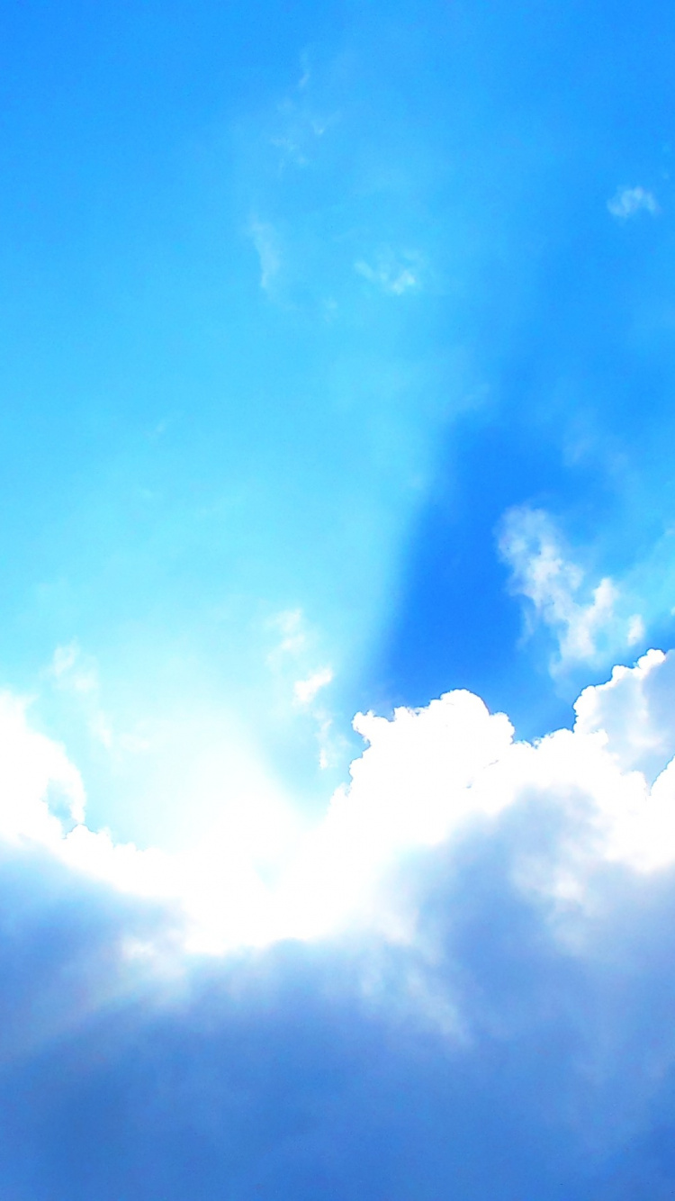 Weiße Wolken Und Blauer Himmel Tagsüber. Wallpaper in 750x1334 Resolution