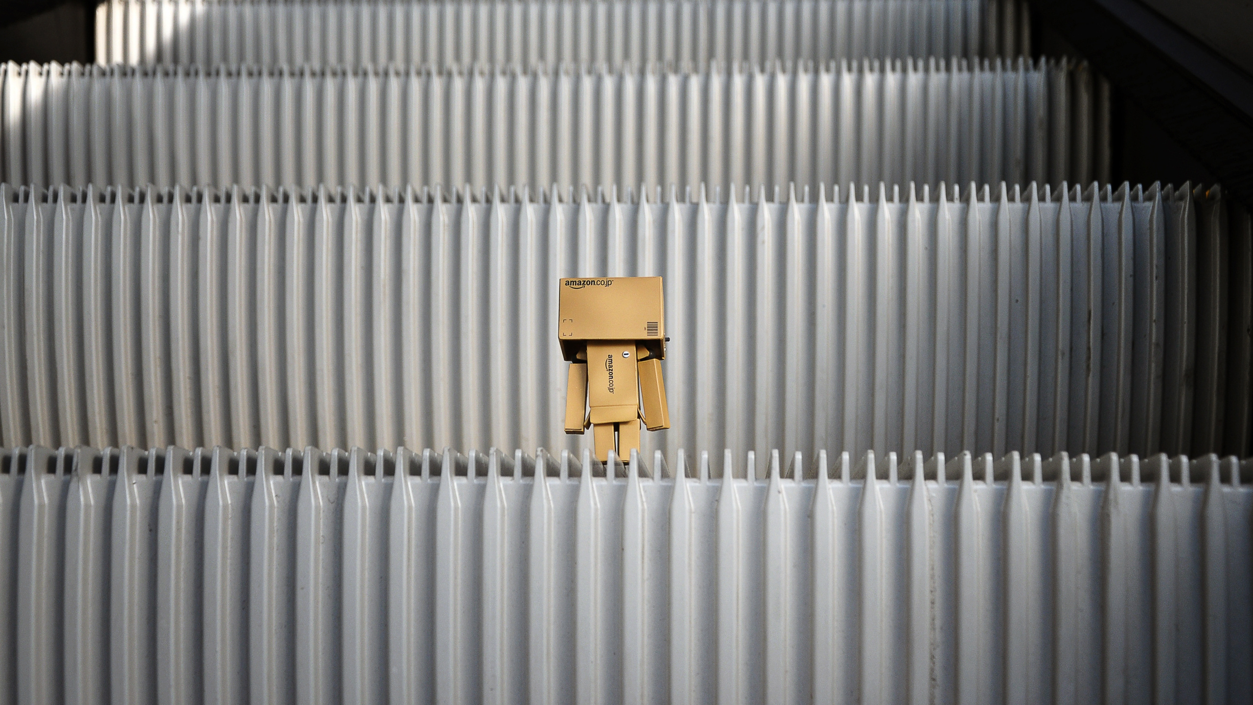 Brown Cardboard Box on White Window Blinds. Wallpaper in 2560x1440 Resolution