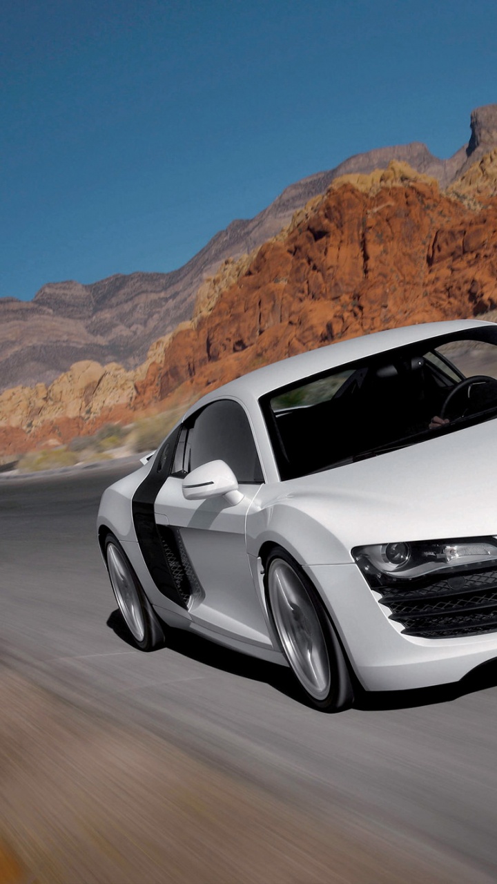 Weißer Audi r 8 Tagsüber Unterwegs. Wallpaper in 720x1280 Resolution