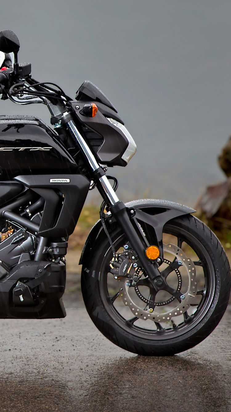 Black and Gray Sports Bike. Wallpaper in 750x1334 Resolution