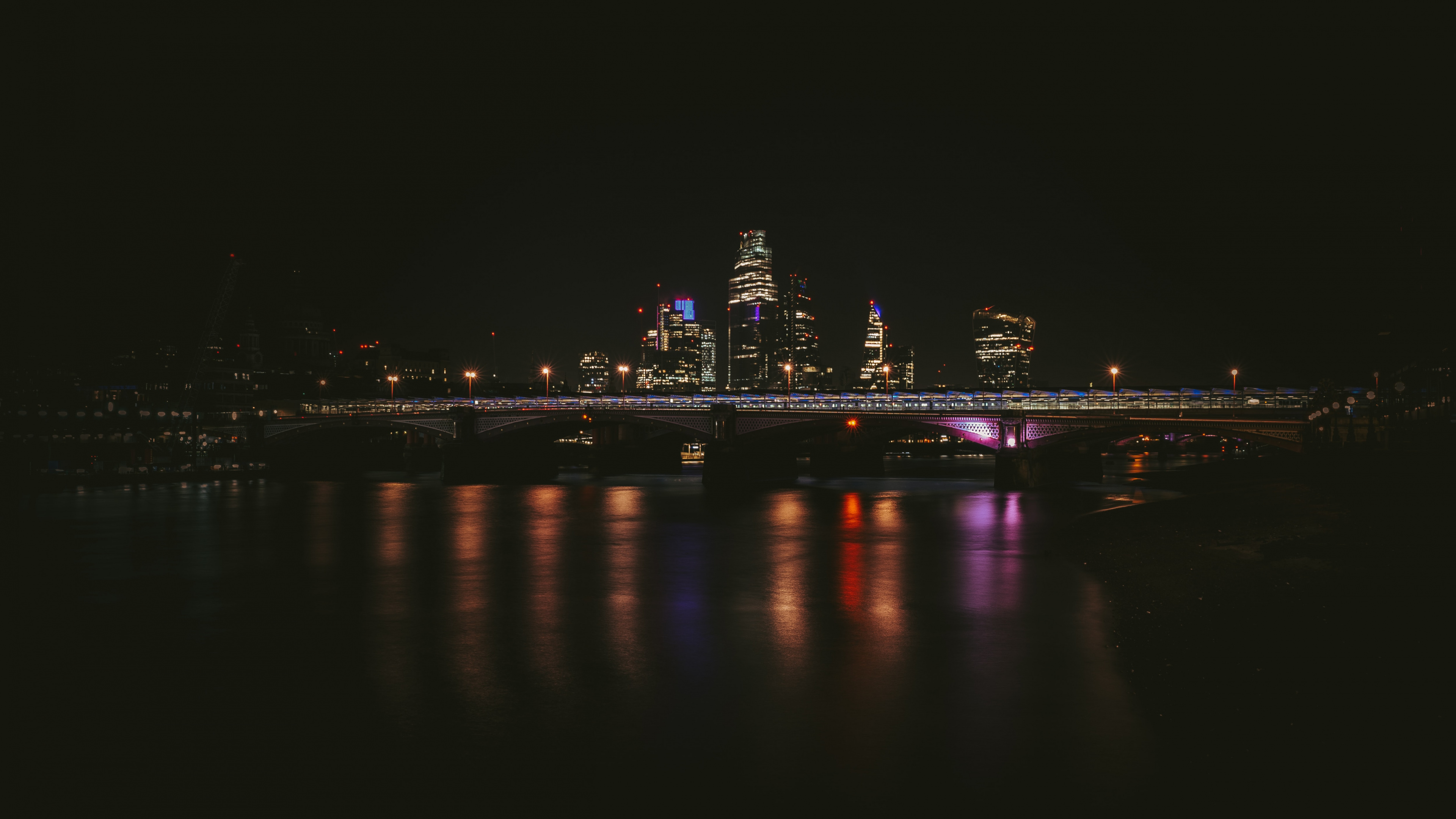 Lumières de la Ville Pendant la Nuit. Wallpaper in 3840x2160 Resolution