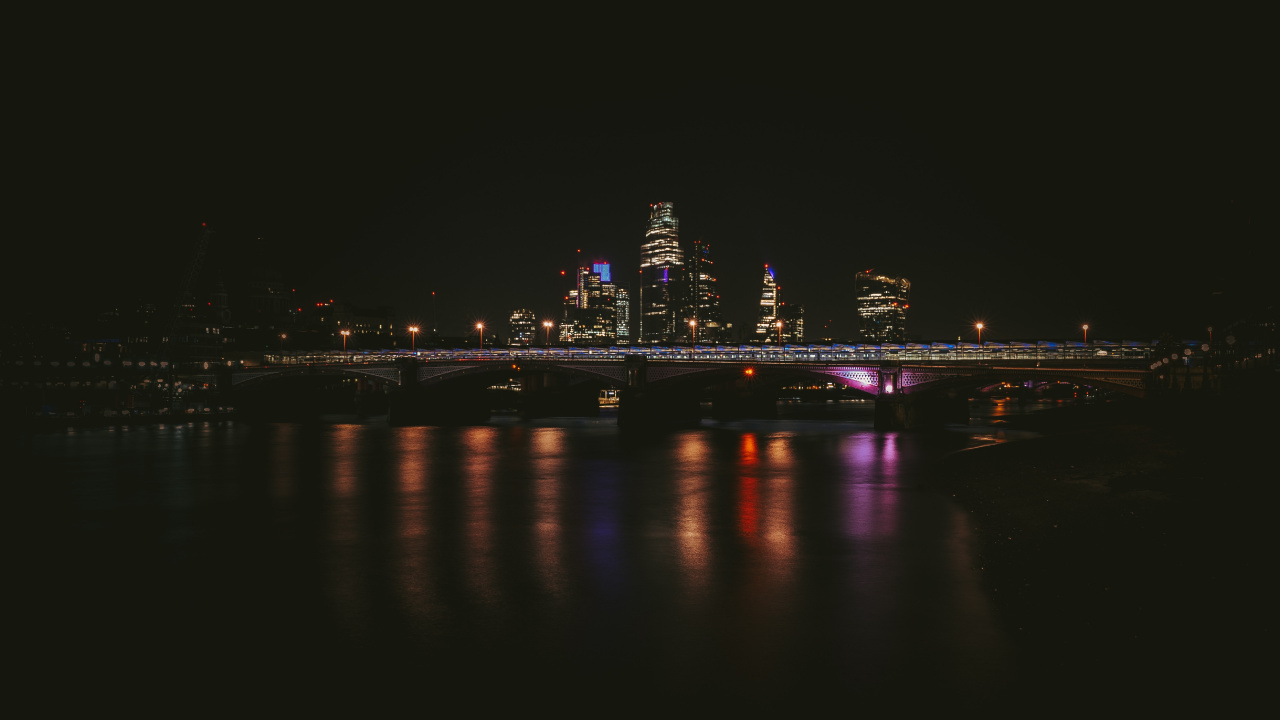 Lichter Der Stadt Während Der Nacht. Wallpaper in 1280x720 Resolution