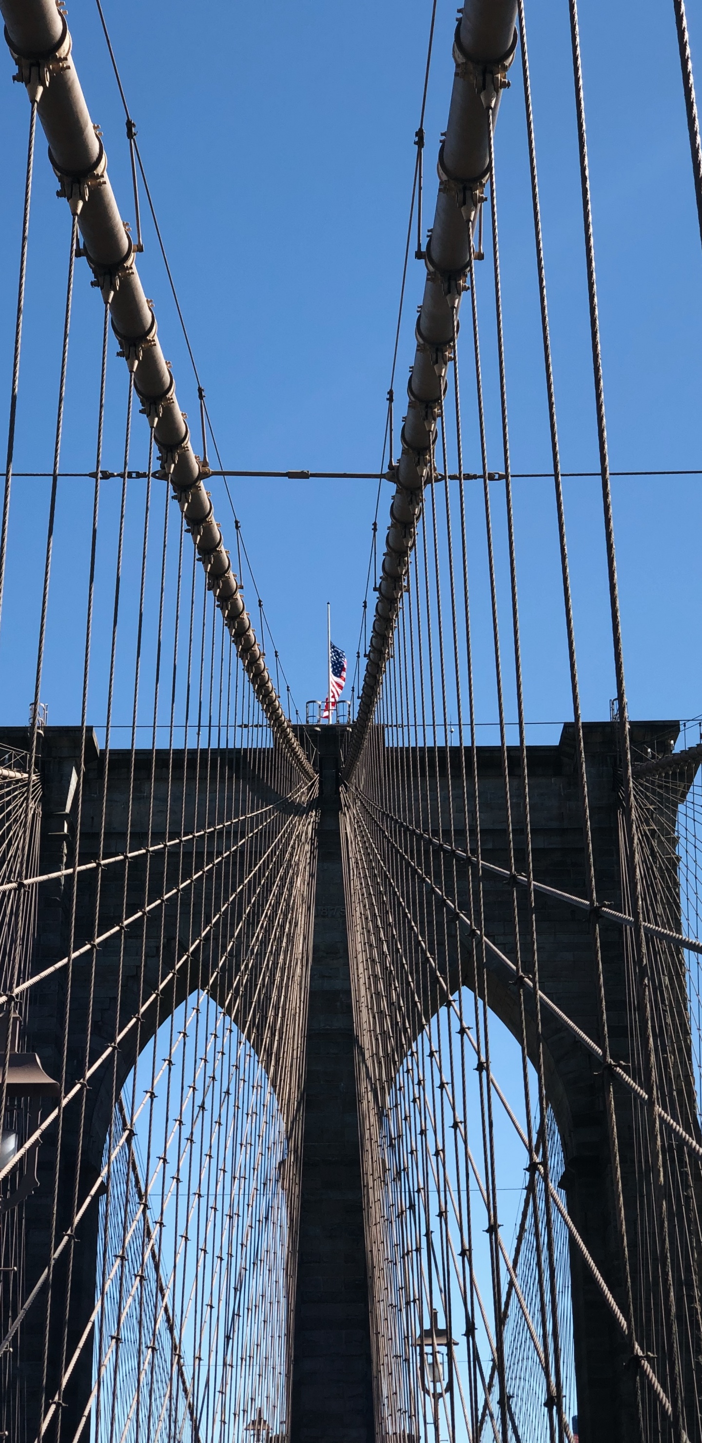 New York City, Brooklyn Bridge, Kabel-durchgehaltene Brücke, Hängebrücke, Extradosed-Brücke. Wallpaper in 1440x2960 Resolution