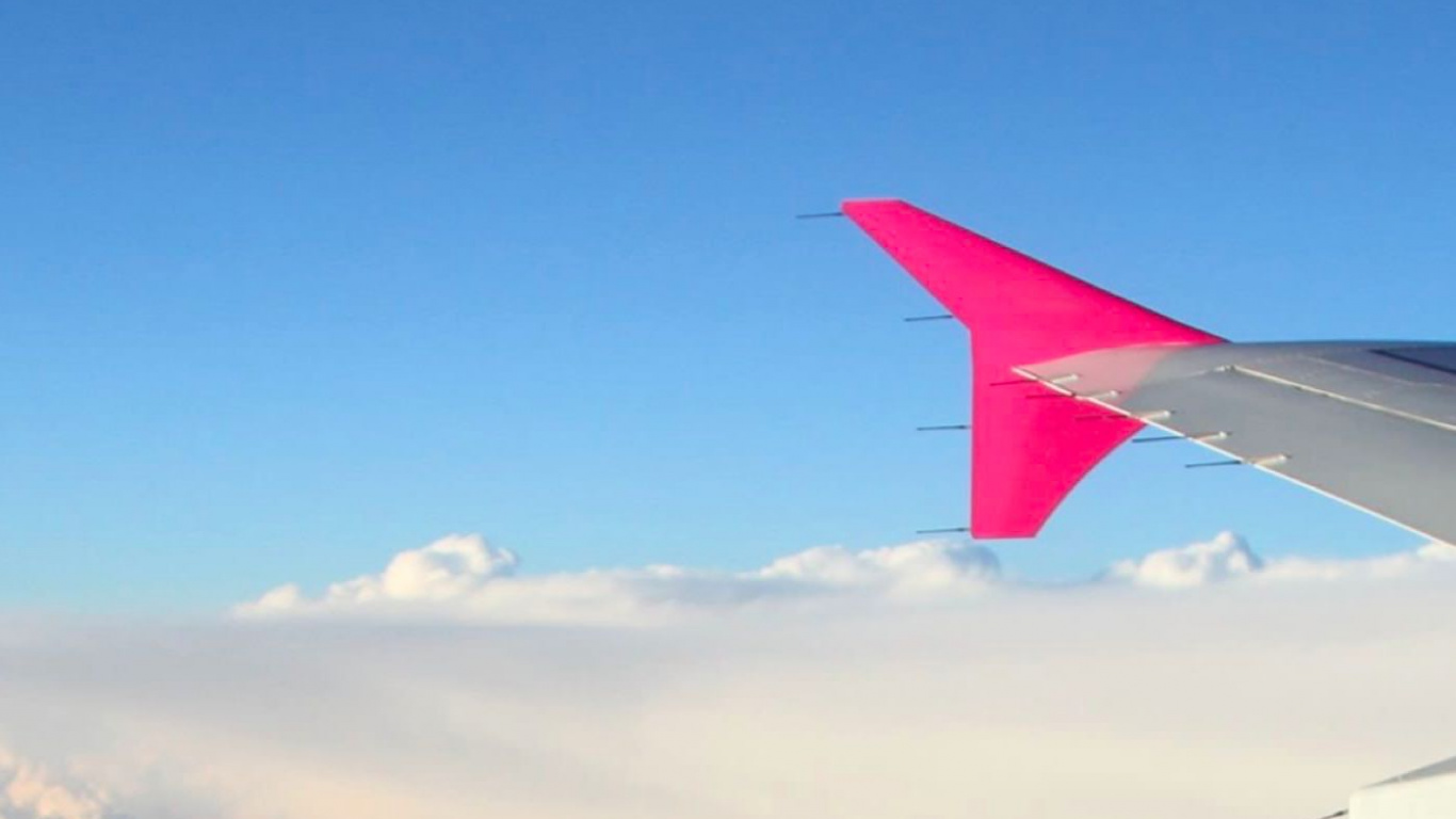 Weiße Wolken Und Blauer Himmel Tagsüber. Wallpaper in 1366x768 Resolution