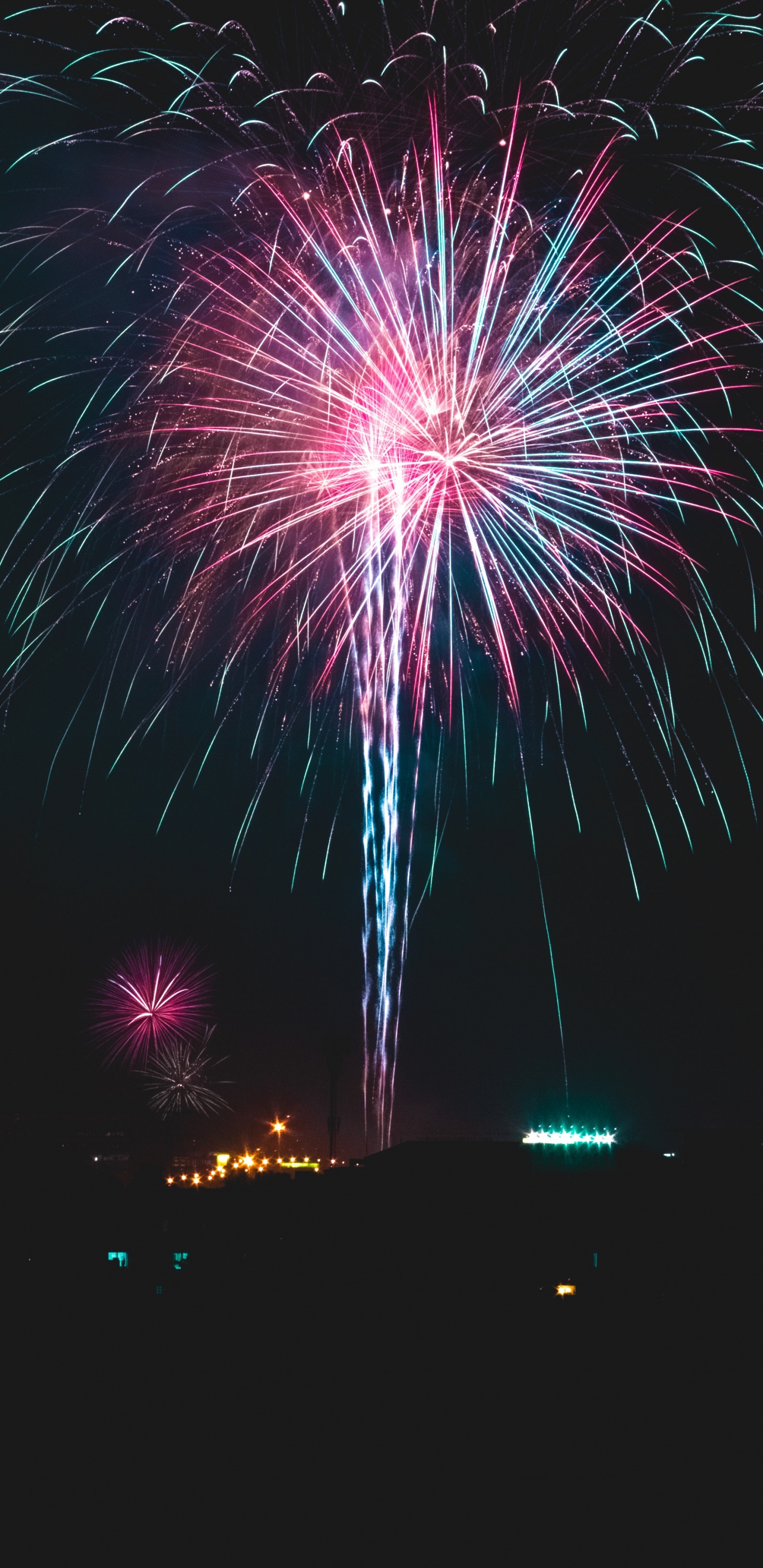 Feuerwerk, Neue Jahre Tag, Nacht, Mitternacht, Veranstaltung. Wallpaper in 1440x2960 Resolution