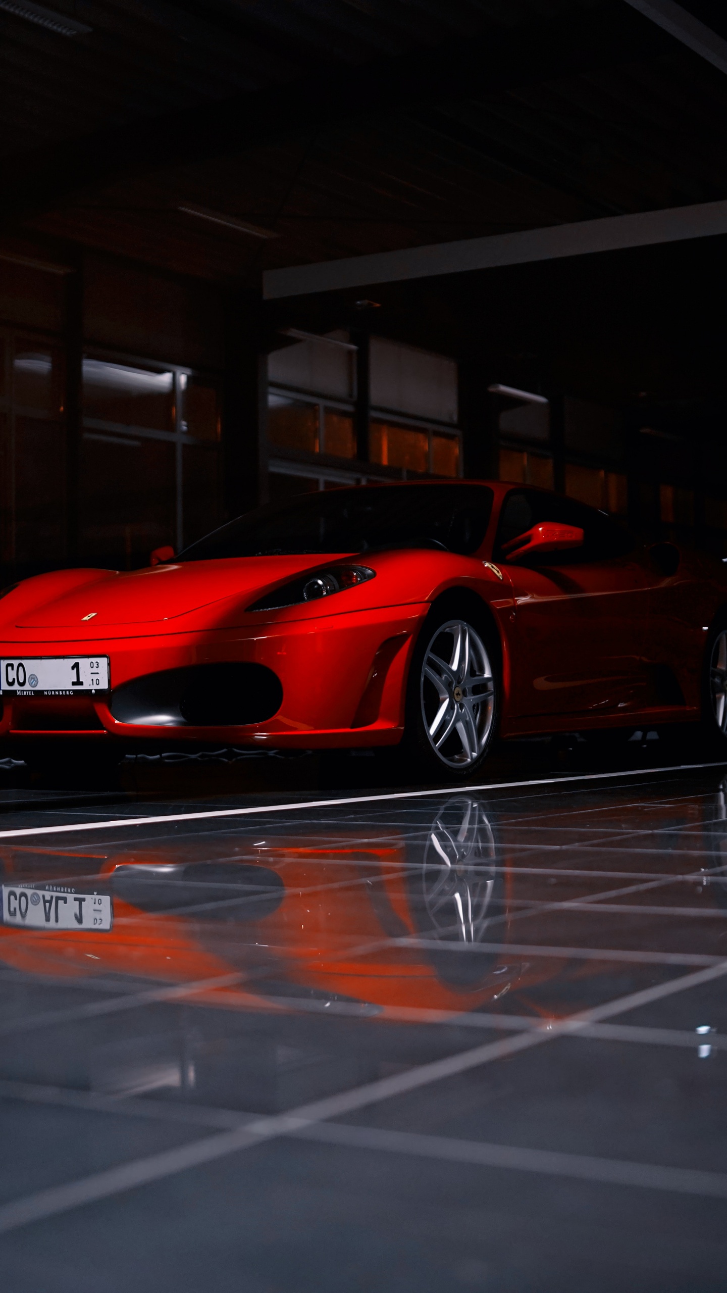Ferrari 458 Italia Rojo Estacionado en el Estacionamiento. Wallpaper in 1440x2560 Resolution
