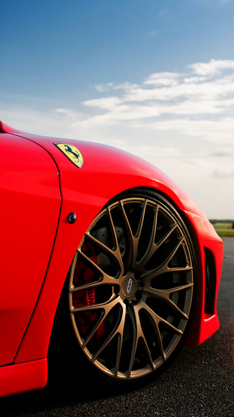 Roter Ferrari 458 Italia Tagsüber Unterwegs. Wallpaper in 750x1334 Resolution