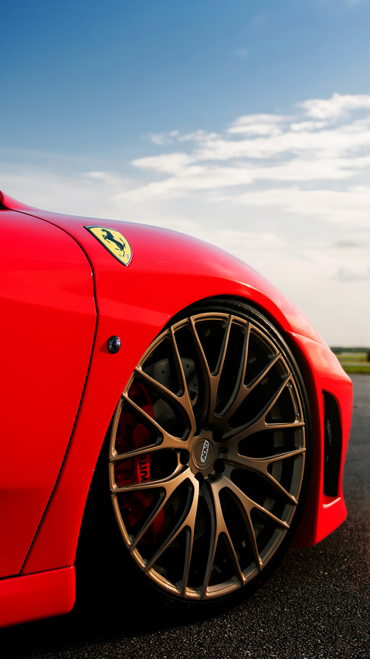 Ferrari Rouge 458 Italia Sur Route Pendant la Journée. Wallpaper in 750x1334 Resolution