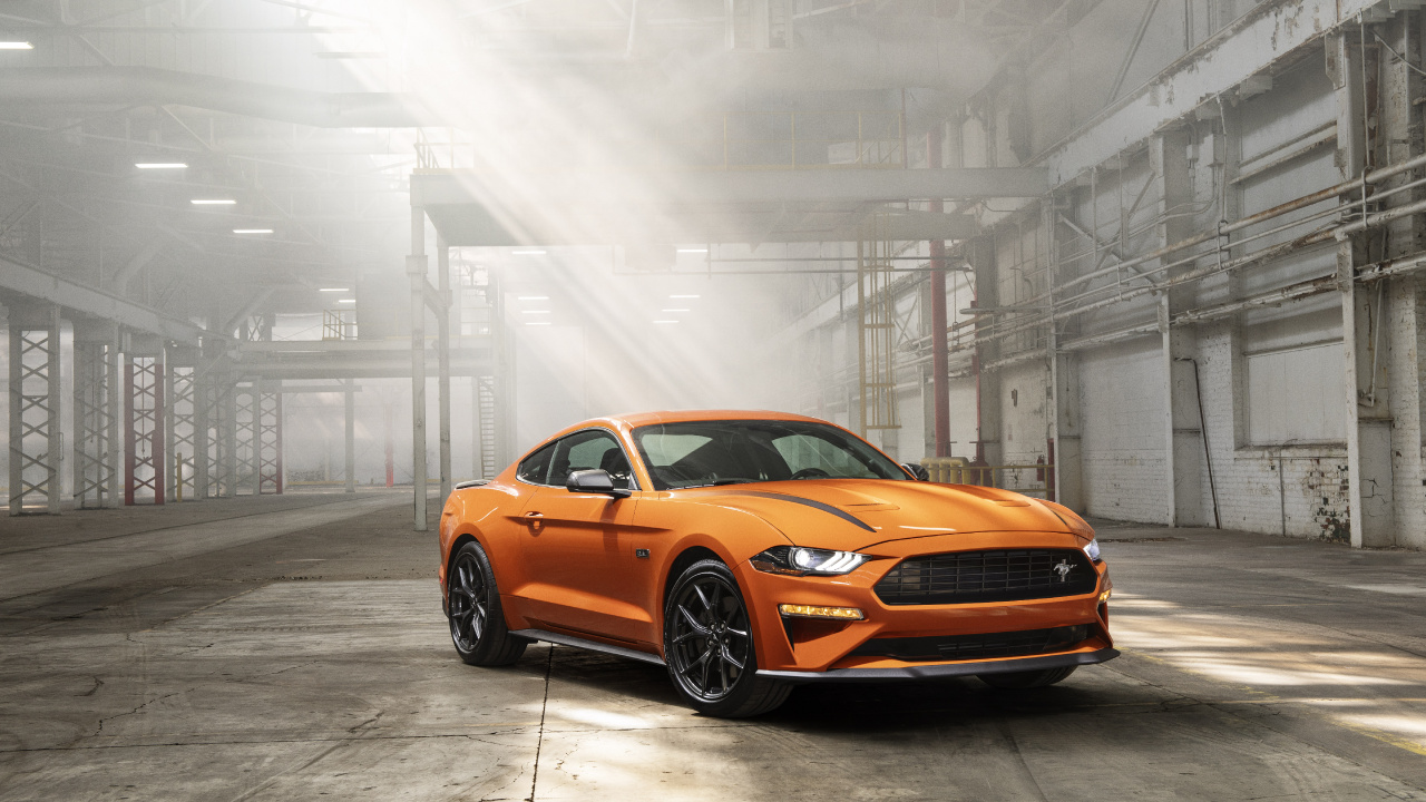 Naranja BMW M 3 Coupe Estacionado en la Carretera. Wallpaper in 1280x720 Resolution