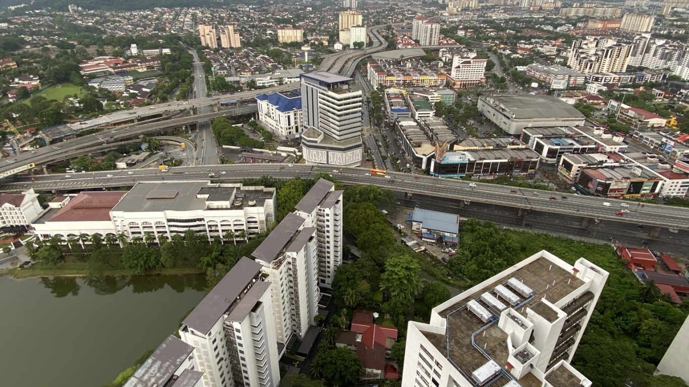 Stadtgebiet, Nachbarschaft, Städtebau, Dach, Wohngebiet. Wallpaper in 1366x768 Resolution
